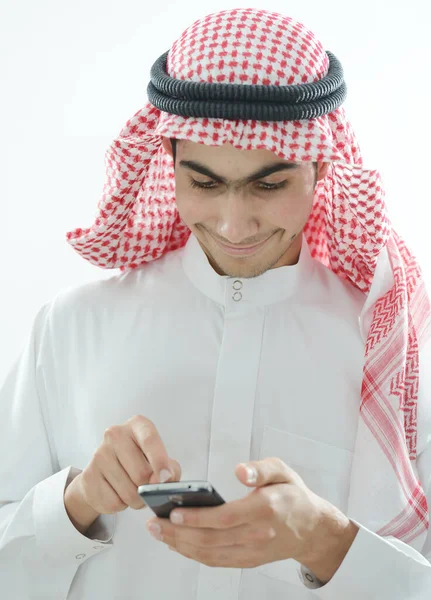 Niño árabe usando smartphone —  Fotos de Stock