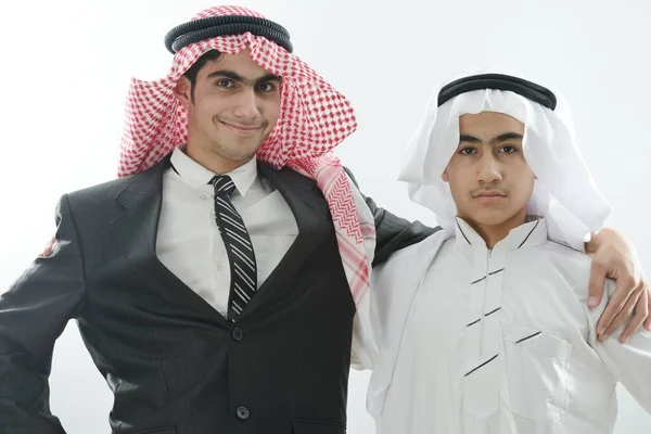 Dos chicos árabes solos. foto de alta calidad — Foto de Stock
