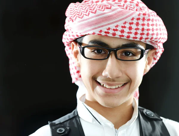 Samotný chlapec z Arabského zálivu. vysoce kvalitní fotografie — Stock fotografie
