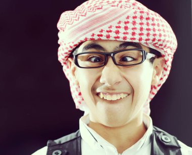 Arap Körfezi Çocuğu yalnız. yüksek kaliteli fotoğraf 