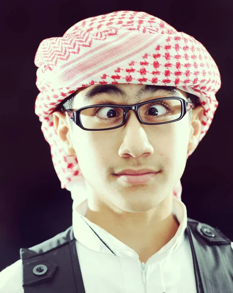 Samotný chlapec z Arabského zálivu. vysoce kvalitní fotografie — Stock fotografie