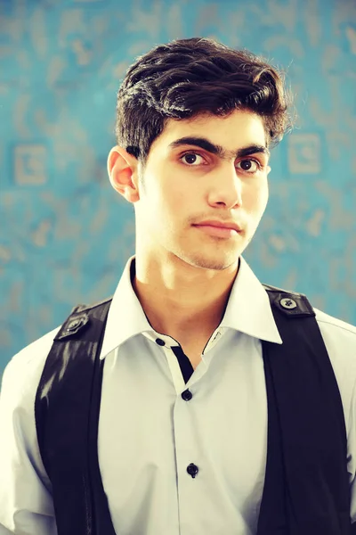 Adolescente árabe solo. alta calidad —  Fotos de Stock