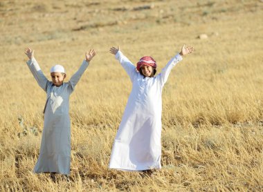 Arap halkı doğadan keyif alıyor, özgür ve dinleniyor.