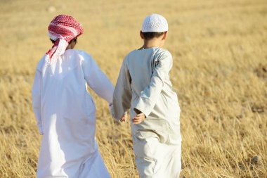 Arap halkı doğadan keyif alıyor, özgür ve dinleniyor.