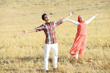 Arap gençliği doğanın tadını çıkarıyor