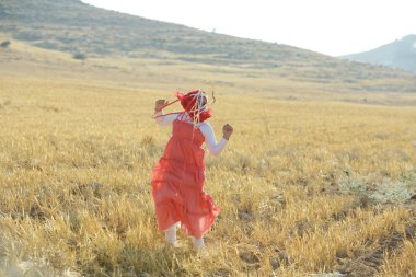 Arap halkı güzel tarlada eğleniyor