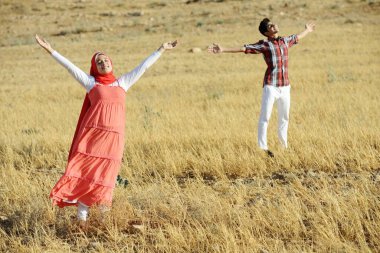 Arap gençliği doğanın tadını çıkarıyor