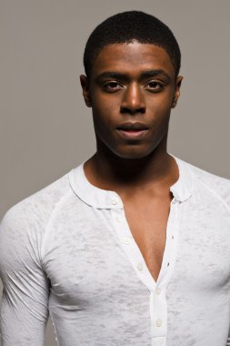 Siyah adam.