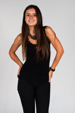 siyah giyimli