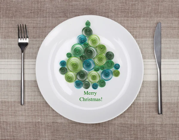 Assiette blanche avec arbre de Noël — Photo