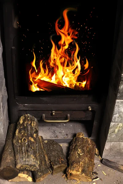 Fuego en el hogar — Foto de Stock