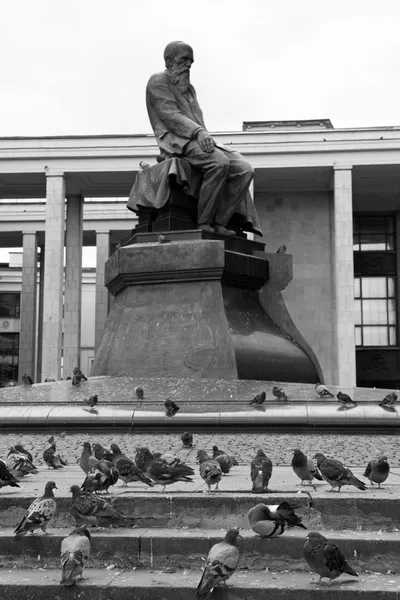 Monument to Dostoevsky — Stock Photo, Image