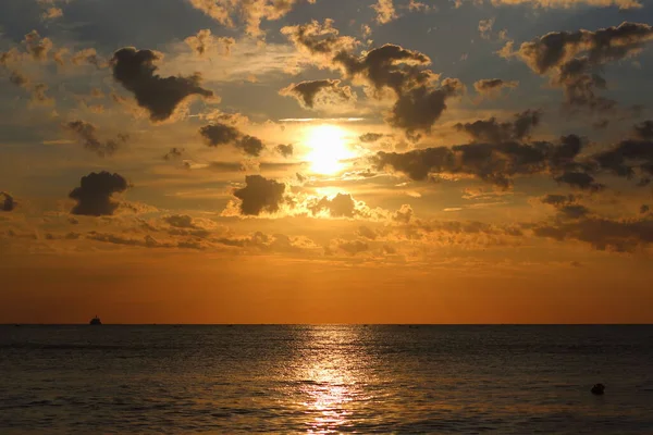 Yazın gün doğumu Karadeniz 'de