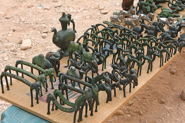 Ancient souvenirs on the trade table — Stock Photo, Image