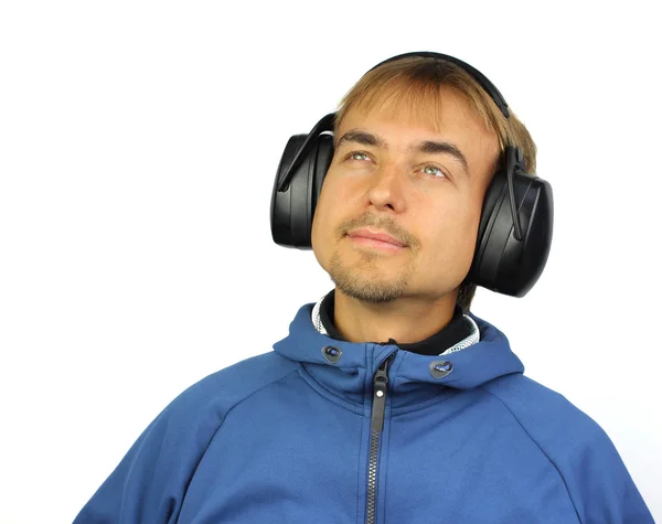 Verträumter Mann mit Kopfhörern — Stockfoto