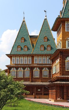 Eski Rus Kraliyet Sarayı'nın iki kule