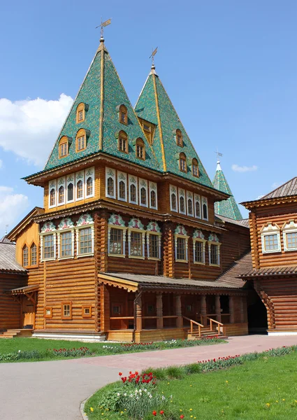 Herrgård i den gamla ryska stilen — Stockfoto