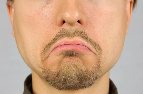 남자의 입술 모서리 아래로, 슬픈, 근접 촬영 — 스톡 사진