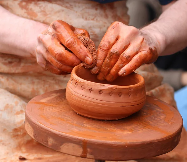 Clay pot on a potter's wheel — Stock Photo, Image