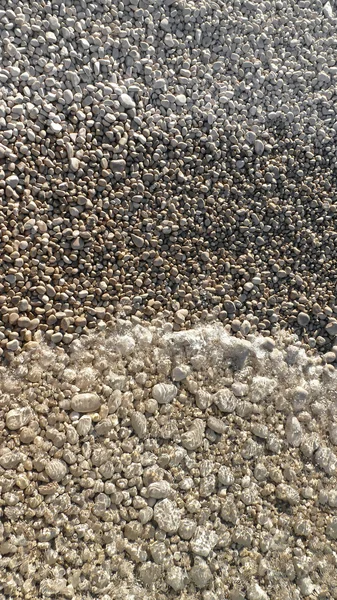 Pierres de rivage blanches lavées par la vague — Photo