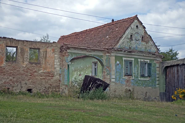 Заброшенный дом — стоковое фото