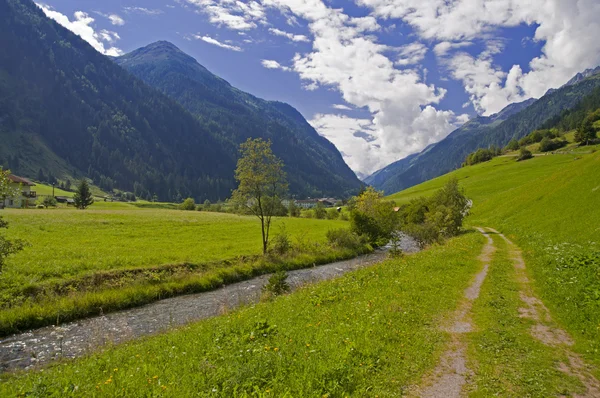 Valle de montaña en austria — Foto de Stock