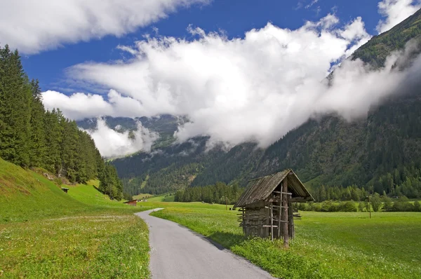 Vale na Áustria, Montanha dos Alpes — Fotografia de Stock
