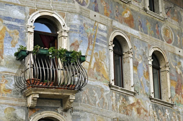 Detalj av hus i trento, Italien — Stockfoto