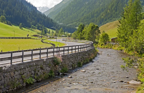 Vale da montanha na Áustria — Fotografia de Stock