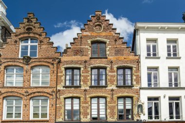 Kortrijk, Batı Flanders, Belçika, şehir merkezindeki eski binalar.