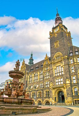 Belediye Binası ve Neptün Çeşmesi Wuppertal, Nord Rhein Westphalia, Almanya