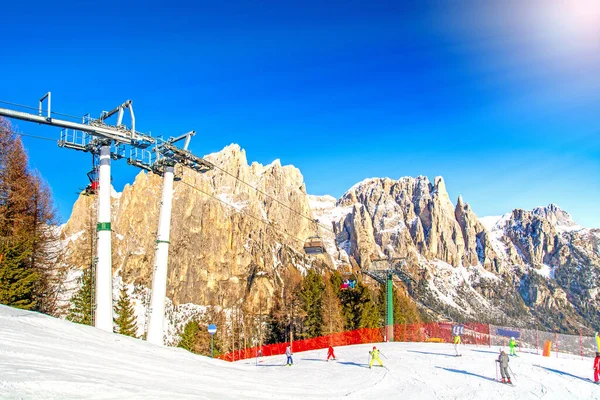 Winterlandschap Dolomieten Italië Skipiste Met Skiër Skilift Val Fassa Ciampedie — Stockfoto