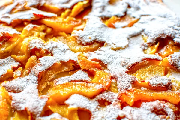 Apfelkuchen Mit Puderzucker Obendrauf — Stockfoto