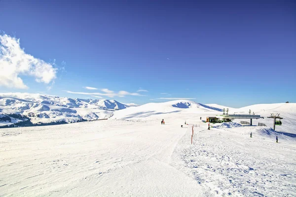 ルーマニアの冬の風景 トランサルピナスキー場 カルパチア — ストック写真