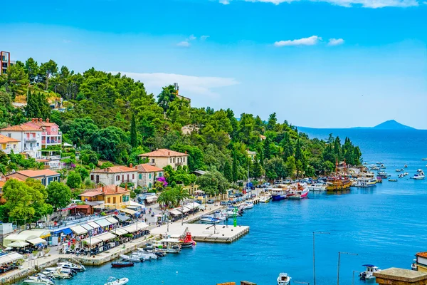 Hırvatistan 'ın Istria kentindeki Rabac kasabasının Adriyatik Denizi ve Yaz Tatil Köyü Panoraması