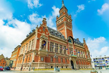 Dunkerque, Kuzey Fransa 'da şehir, belediye binası 20. yüzyılın başlarında neo-flamand mimari tarzıyla inşa edilmiş.