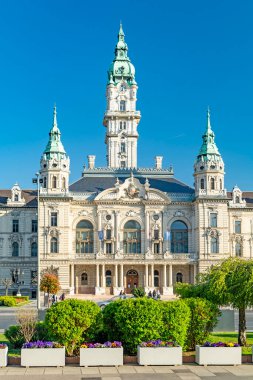Gyor, Macaristan 'da şehir, güneşli bir günde belediye binası.
