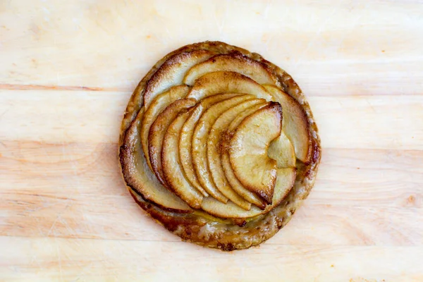 Elmalı mini tart narin puf böreği.