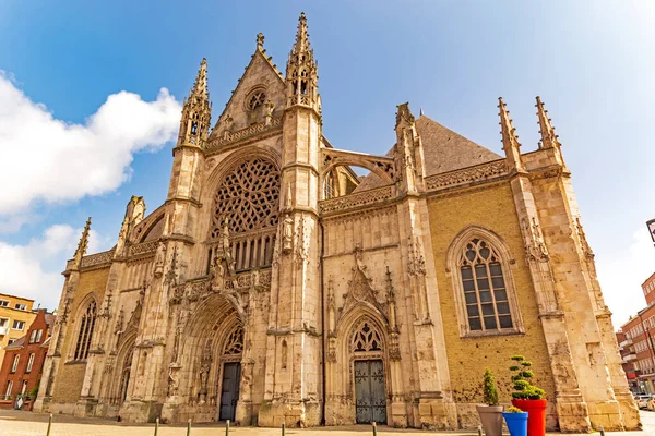 北フランスの都市ダンケルク古いゴシック様式の教会 — ストック写真