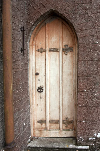 Porta velha da capela do tudor ou porta velha do castelo — Fotografia de Stock