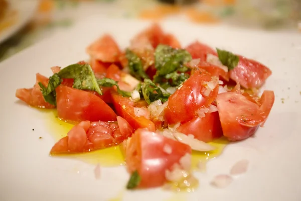 İtalyan starter domates ve soğan salatası — Stok fotoğraf