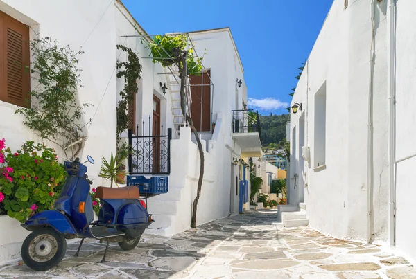 Típica calle pequeña en Grecia — Foto de Stock