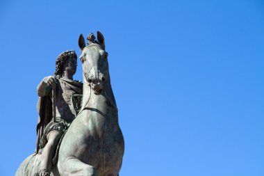 louis XIV lyon şehrinde heykeli