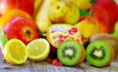 kivi ve limon meyve