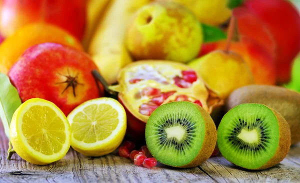 Kiwi e frutas de limão — Fotografia de Stock