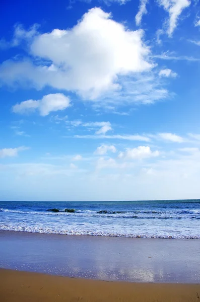 Mar en la playa de Manta Rota, Algarve, Portugal — Foto de Stock