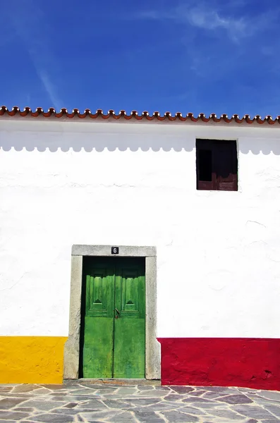 Colorida fachada, hogar del sur de Portugal — Foto de Stock