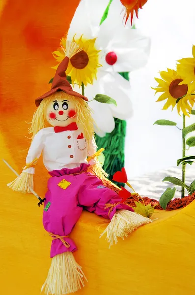 Colorful scarecrow at garden of fantasy — Stock Photo, Image