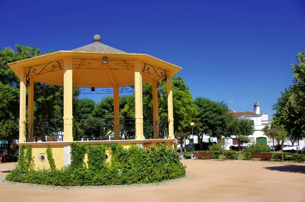 Kiosque à musique dans jardin public, village de Redondo — Photo