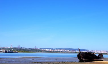 eski balıkçı teknesi seixal, Portekiz